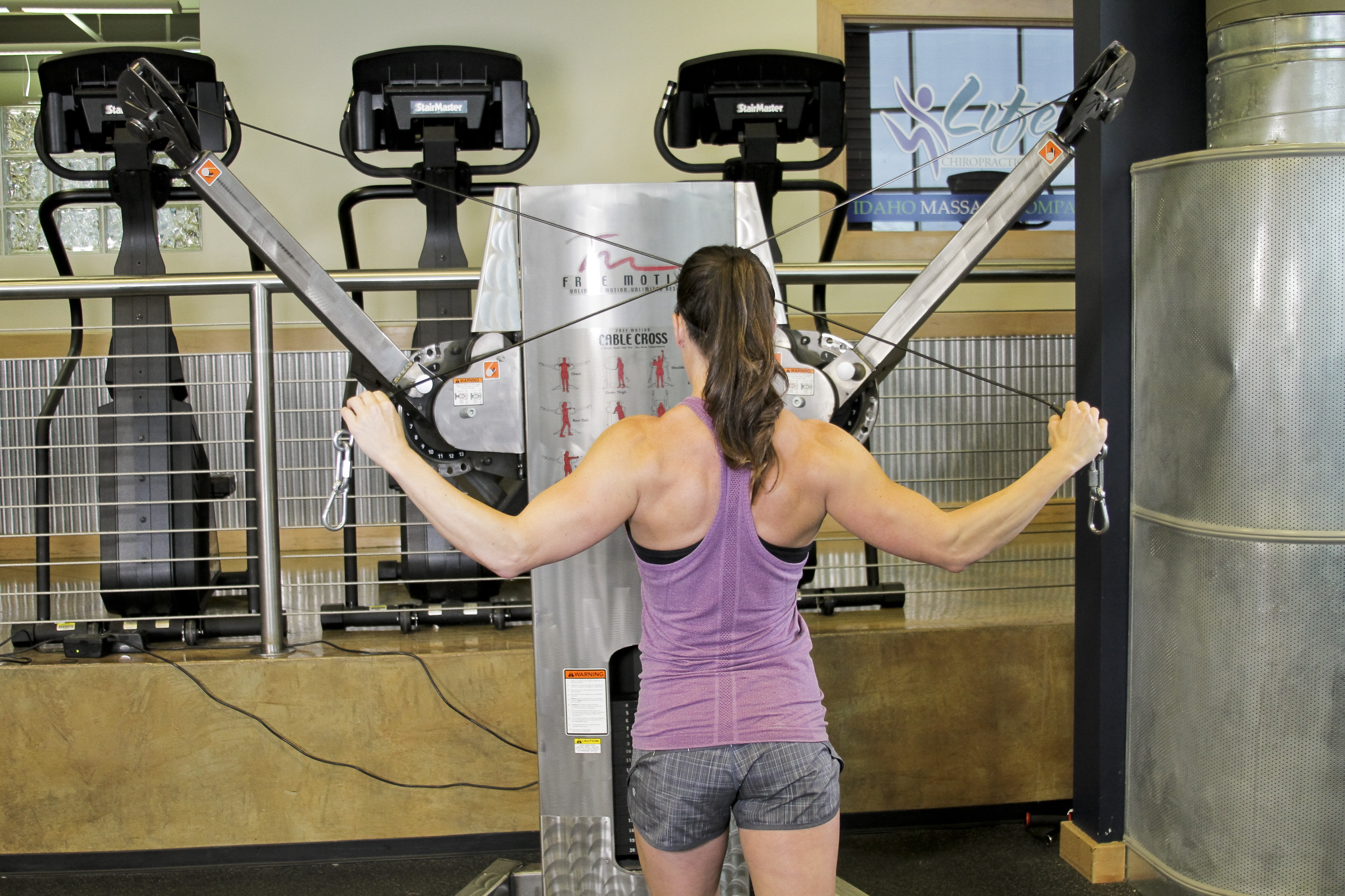 Apertura de deltoides trasero con cable