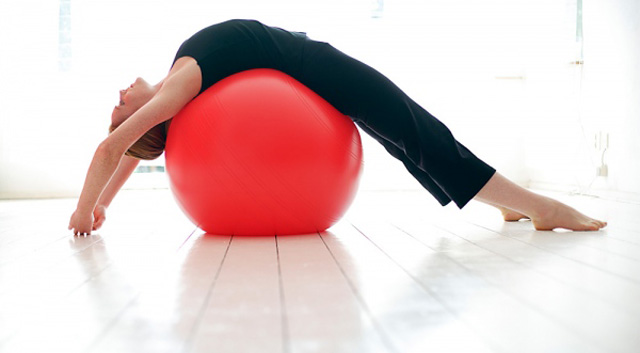 Ejercicios de Pilates con pelota