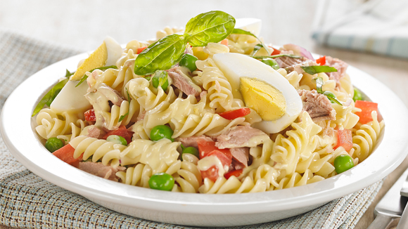 Ensalada de pasta con atún