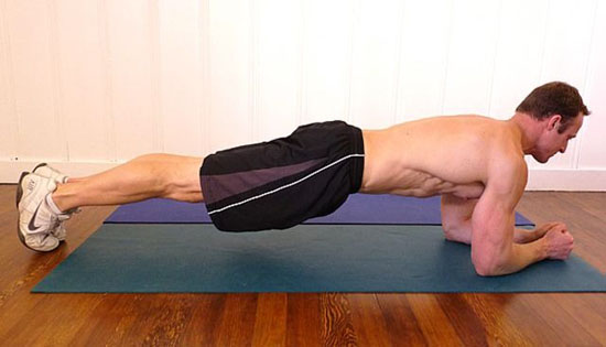 Isométricos abdominales para un vientre plano