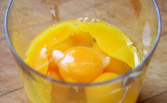 Riesgos de comer huevo crudo