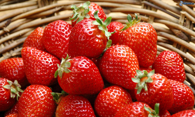 ¿Engordan las fresas?
