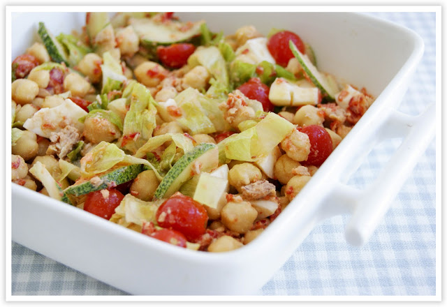 Ensalada de garbanzos con tofu, receta deliciosa