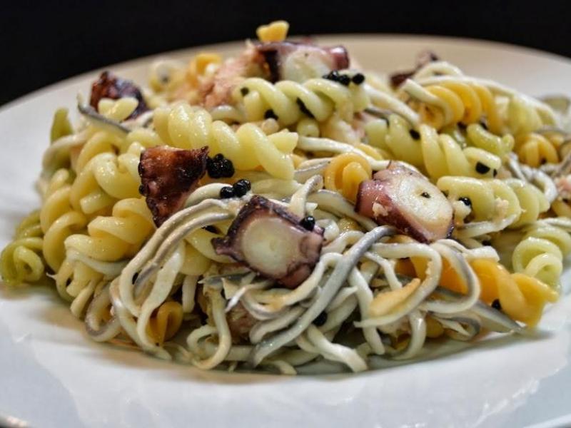 Pulpo con pasta, receta deliciosa