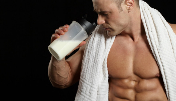 Cómo tomar proteínas ¿en leche o en agua?