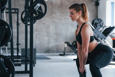 gimnasio con entrenador personal
